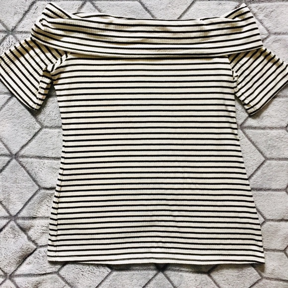 Harlow’s & Graham - Ribbed Off The Shoulder Tee - Picture 2 of 6